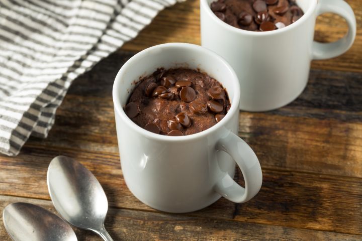 Five Delicious 3-2-1 Cakes 3-2-1 microwave mug cake with chocolayte cake and chocolate chips in two white mugs.