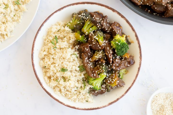 Healthy Beef and Broccoli Healthy beef and broccoli served on a plate with steamed rice.