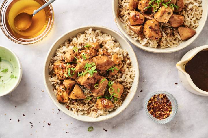 Slow Cooker Honey Garlic Chicken Slow cooker honey garlic chicken with green onions over a bed of brown rice