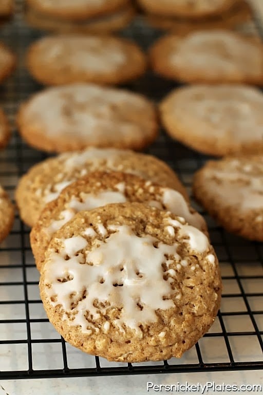 Soft & Chewy Iced Oatmeal Cookies | Persnickety Plates Soft & Chewy Iced Oatmeal Cookies | Persnickety Plates