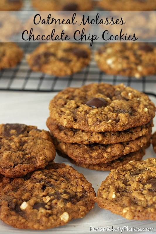 Oatmeal Molasses Chocolate Chip Cookies #fbcookieswap | Persnickety Plates Oatmeal Molasses Chocolate Chip Cookies #fbcookieswap | Persnickety Plates