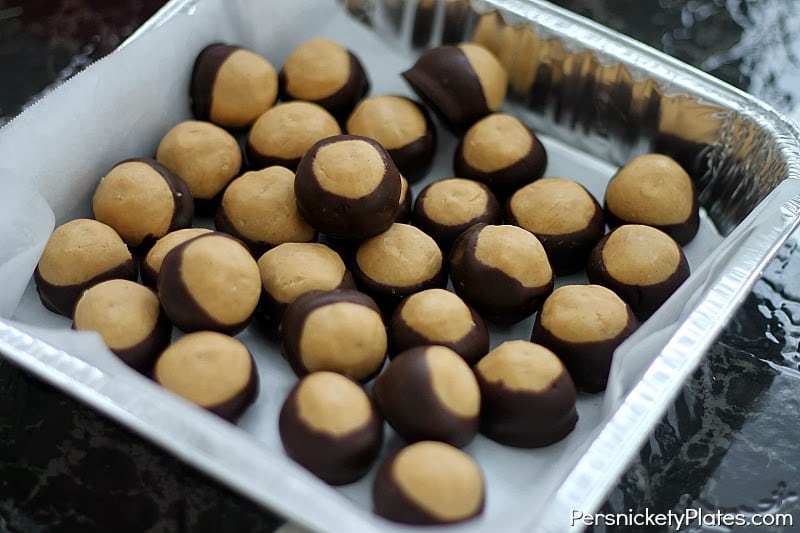 Peanut Butter Balls {aka Buckeye Balls} | Persnickety Plates