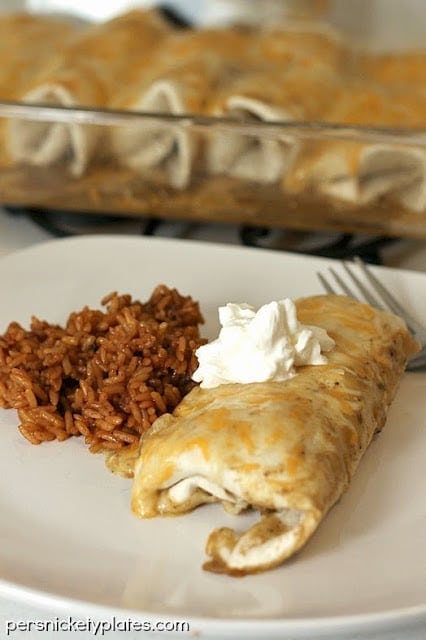 Persnickety Plates: Verde Chicken Enchiladas #kraftrecipemakers #shop Persnickety Plates: Verde Chicken Enchiladas #kraftrecipemakers #shop #cbias