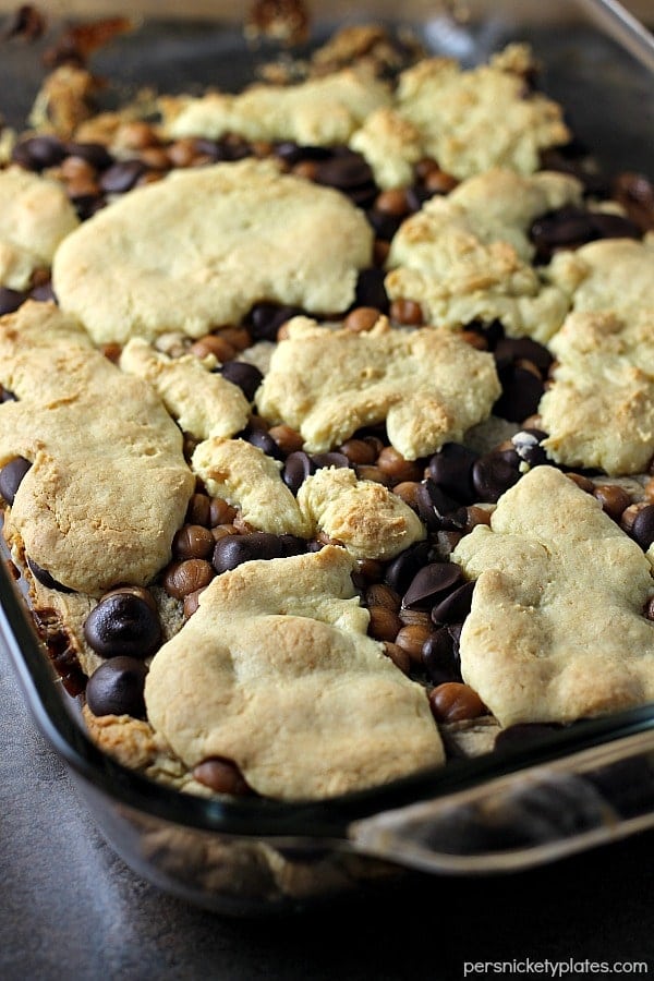 Take 5 Bars are my favorite lately and these cake mix cookie bars have all the Take Five flavors - pretzel, caramel, peanut butter, and chocolate! | Persnickety Plates