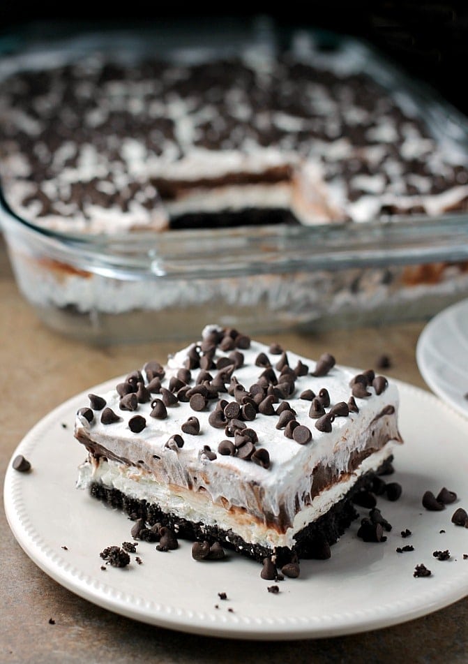 no-bake-chocolate-lush Chocolate lovers rejoice! This no bake Chocolate Lush is filled with cream cheese, chocolate pudding, and chocolate chips on top of an Oreo cookie crust! | Persnickety Plates