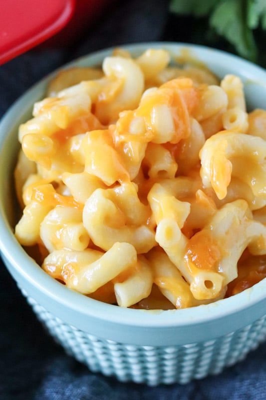 close up of mac and cheese in a bowl