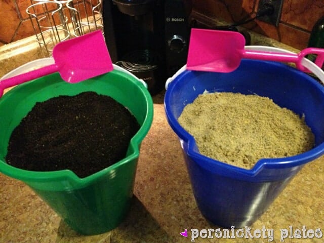 Golden Oreo Cookie Sand Pudding - perfect for a summer/beach party! | Persnickety Plates