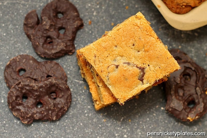 Dark Chocolate Covered Pretzel Cookie Bars Dark Chocolate Covered Pretzel Cookie Bars are a quick and easy bar recipe, perfect for large crowds. Made with dark chocolate and crunchy pretzels these bars will satisfy any sweet tooth.
