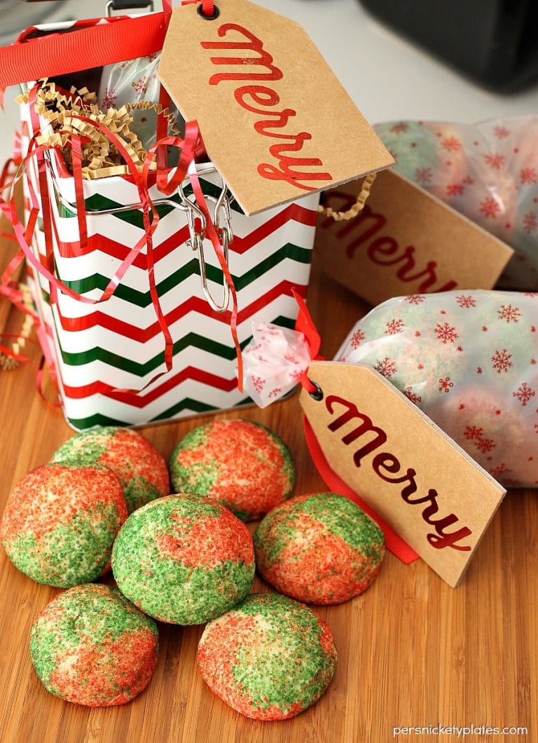 Christmasdoodles - the classic snickerdoodle made festive with red & green sugar! | Persnickety Plates