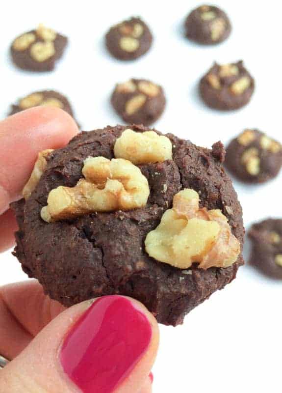 Chocolatey Walnut Cookies - The Lemon Bowl