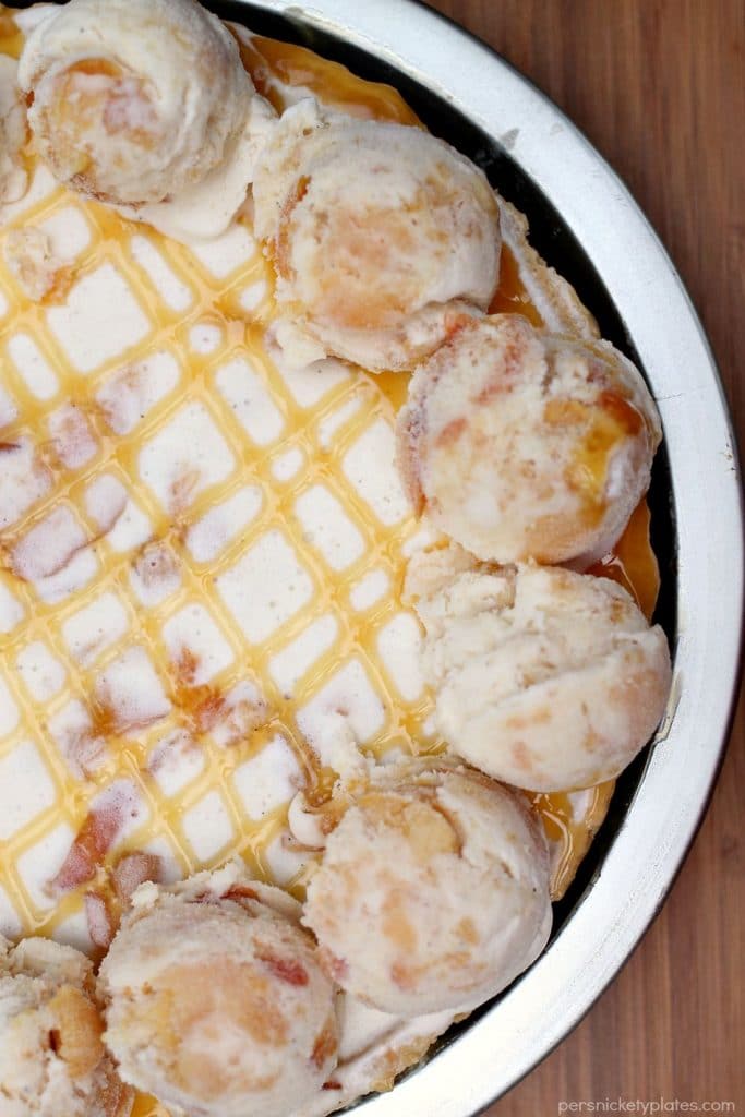 Peaches and Cream Ice Cream Pie Super simple Peaches and Cream Ice Cream Pie is filled with broiled peaches, creamy vanilla bean ice cream, in a graham cracker crust and drizzled with butterscotch sauce. The perfect dessert for a hot summer day! | Persnickety Plates #SunsOutSpoonsOut #ad