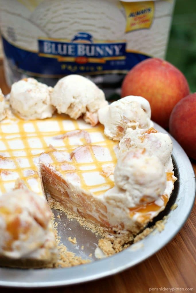 Peaches and Cream Ice Cream Pie Super simple Peaches and Cream Ice Cream Pie is filled with broiled peaches, creamy vanilla bean ice cream, in a graham cracker crust and drizzled with butterscotch sauce. The perfect dessert for a hot summer day! | Persnickety Plates #SunsOutSpoonsOut #ad
