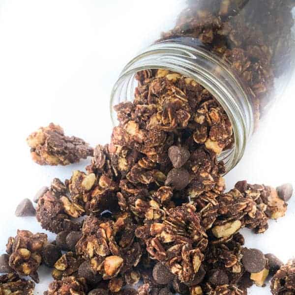 Homemade Chocolate Granola Recipe - An easy homemade chocolate granola recipe