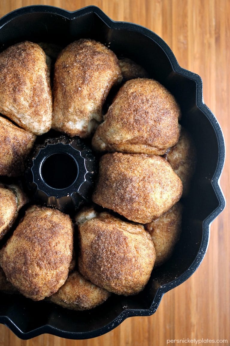 Chocolate Stuffed Cinnamon & Sugar Pull-Apart Bread - a long title for a simple & delicious recipe that only takes 5 ingredients and about 30 minutes to put together. | Persnickety Plates