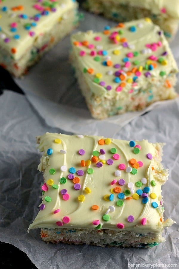 Cream Cheese Funfetti Bars are simple, semi-homemade treats that are perfect to kick off spring baking. Start with a box funfetti cake mix and add cream cheese to make these fun and delicious bars! | www.persnicketyplates.com