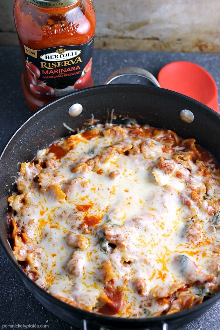 Chicken Spinach & Artichoke Pasta Skillet - a full meal full of spring flavors made all in the same skillet! | Persnickety Plates