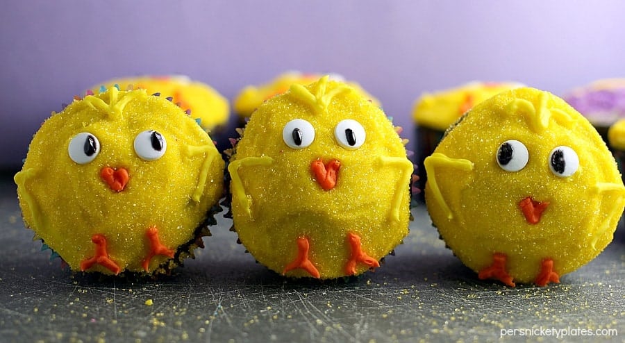 These chocolate cupcakes decorated as little spring chicks will be perfect for an Easter celebration!| Persnickety Plates AD