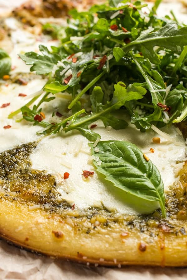 Grilled Pesto Pizza with Mozzarella and Arugula - a fast pizza recipe