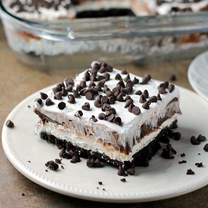 Chocolate lovers rejoice! This no-bake Chocolate Lasagna is filled with cream cheese, chocolate pudding, and chocolate chips on top of an Oreo cookie crust! | Persnickety Plates