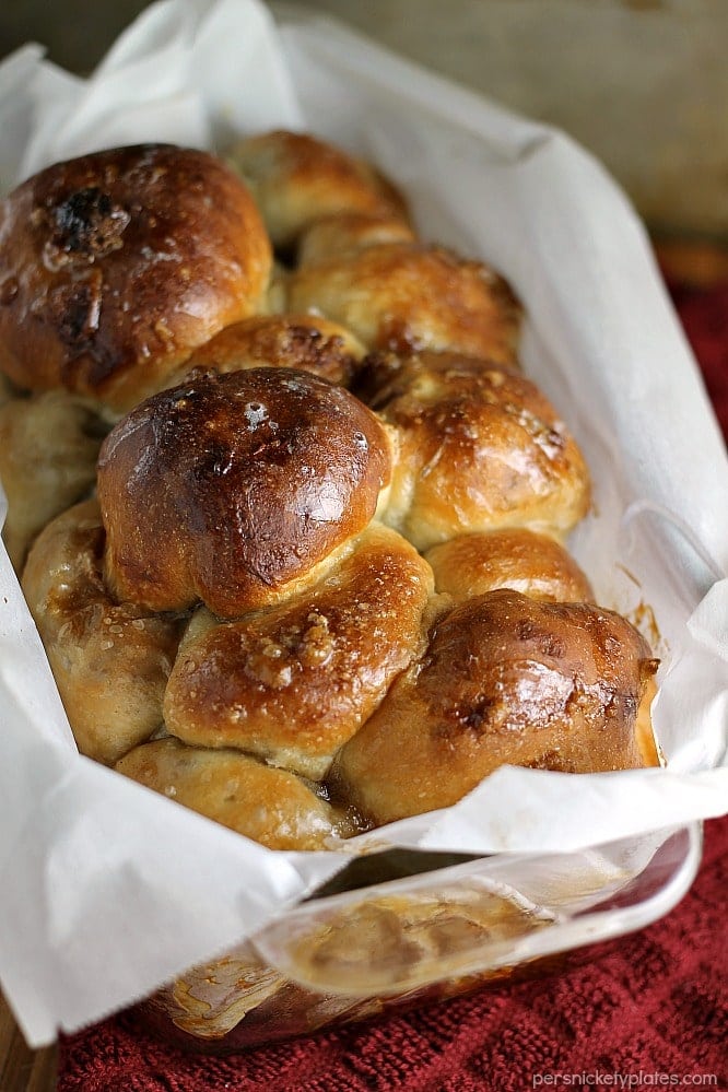 Apple Filled Pull Apart Bread is sticky and sweet and easy to make with the help of Rhodes Dinner Rolls! Pick your favorite fall apples and let your kids help you put together this simple dessert. | Persnickety Plates