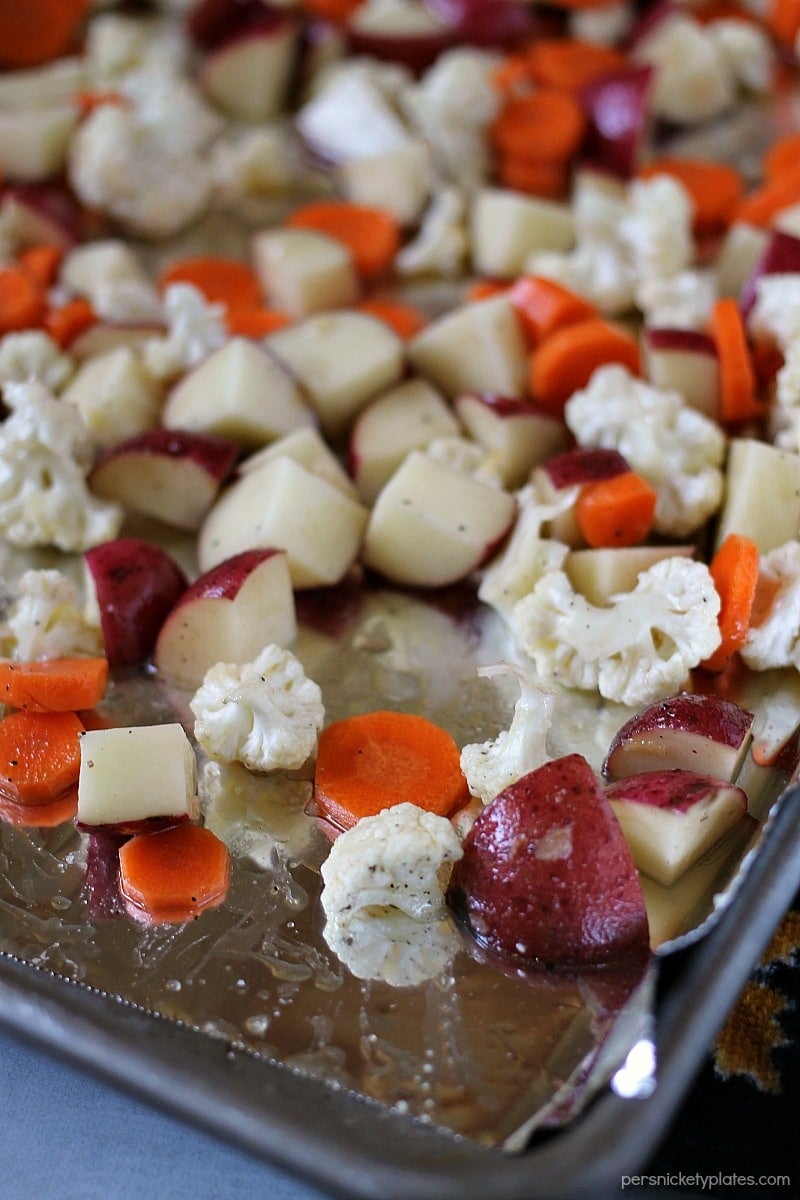 Garlic Roasted Veggies are a mix of cauliflower, carrots, and red skin potatoes tossed in olive oil and garlic and roasted to perfection. | www.persnicketyplates.com