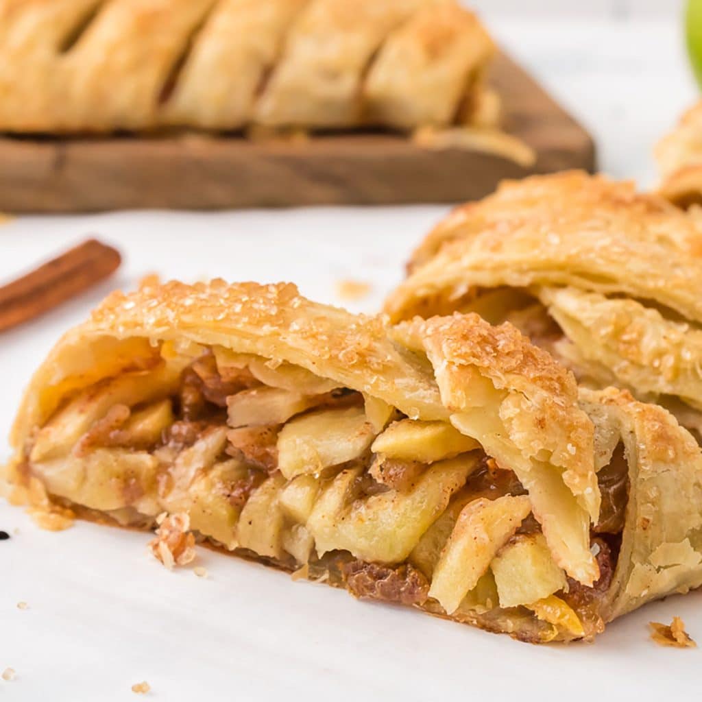 slice of apple strudel with apple filling.