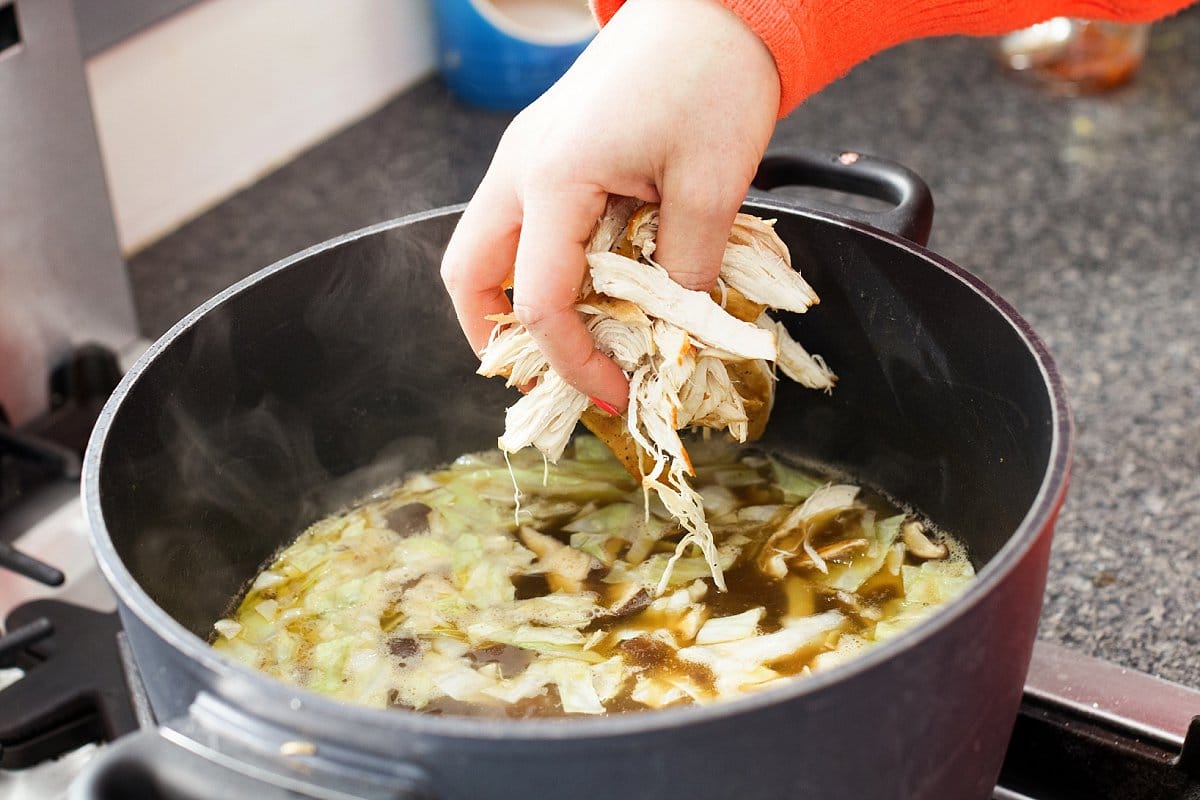adding cooked chicken to ramen