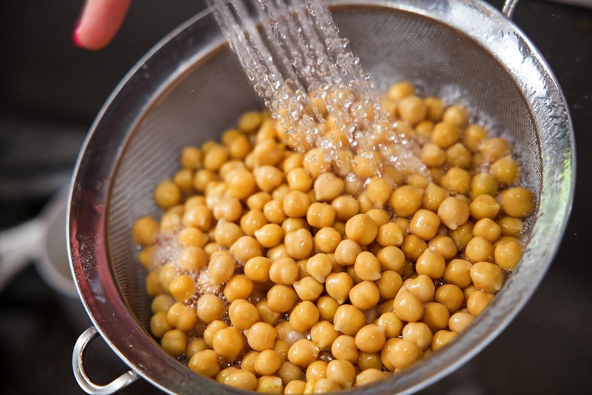 Washing chickpeas