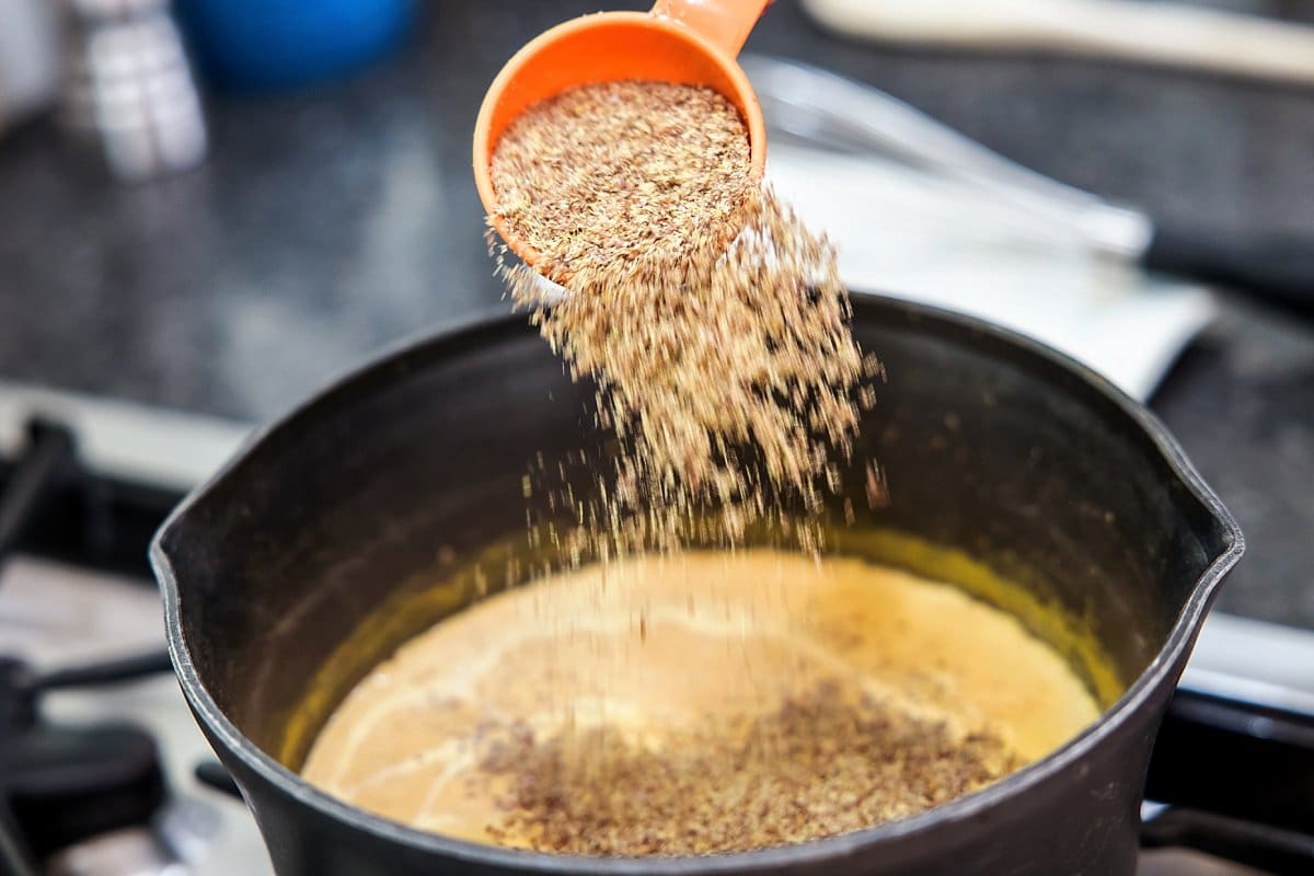 Adding flaxseed meal to oatmeal