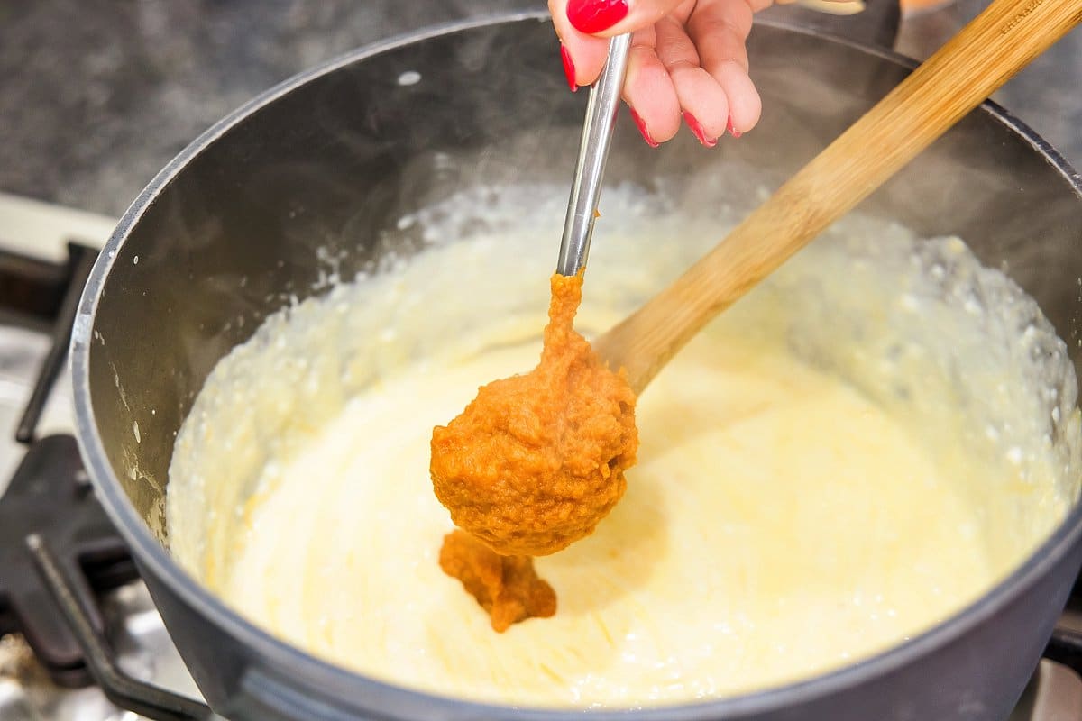Adding pumpkin to cheese sauce