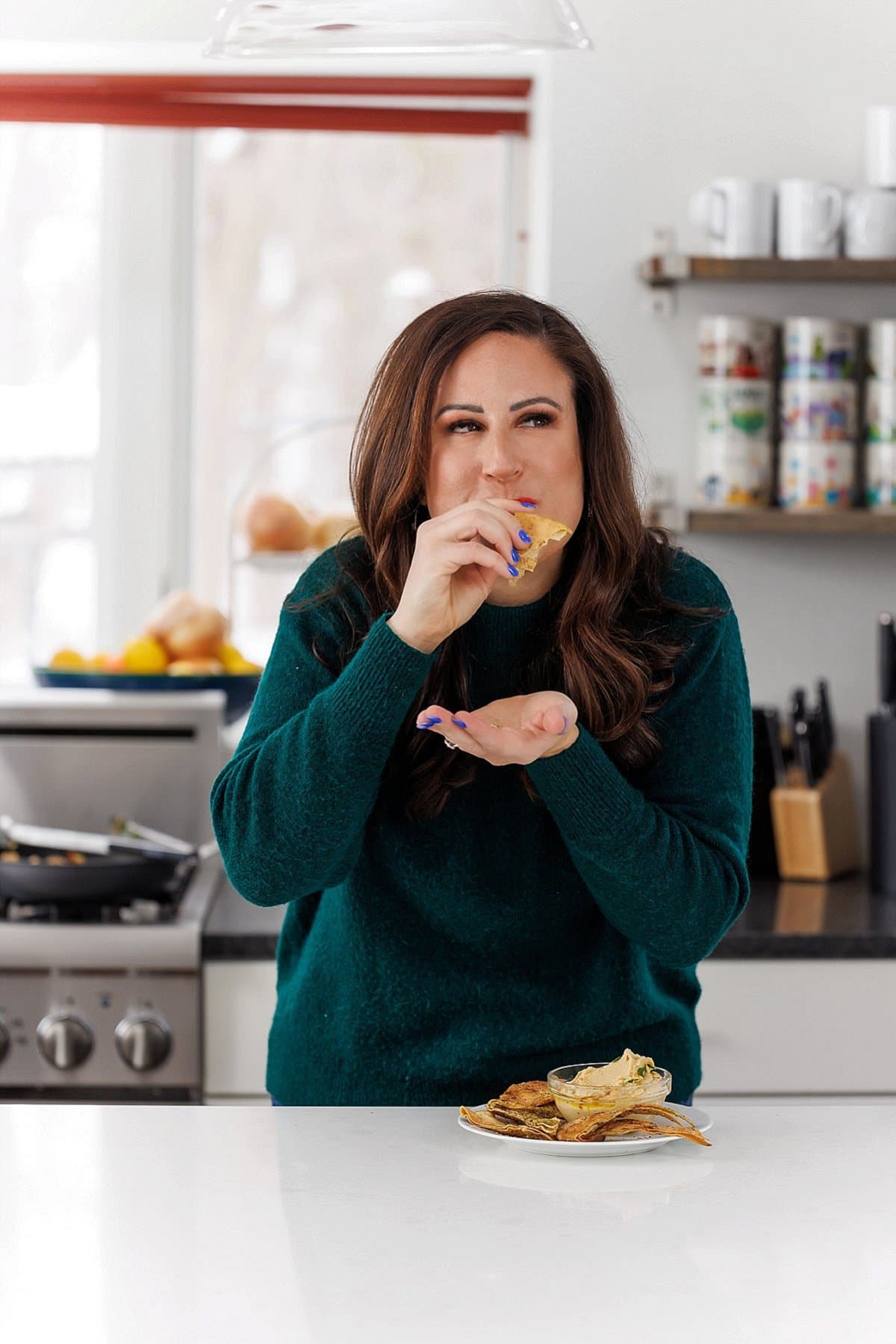 Liz eating baked pita chips with za’atar.