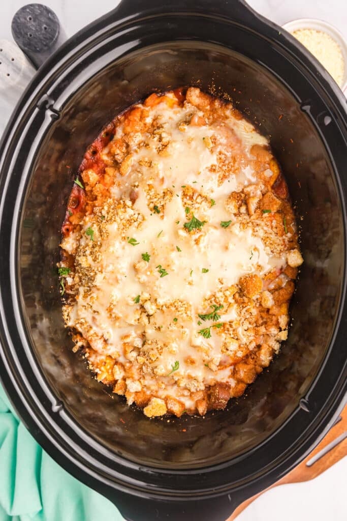 overhead shot of crockpot chicken parmesan.