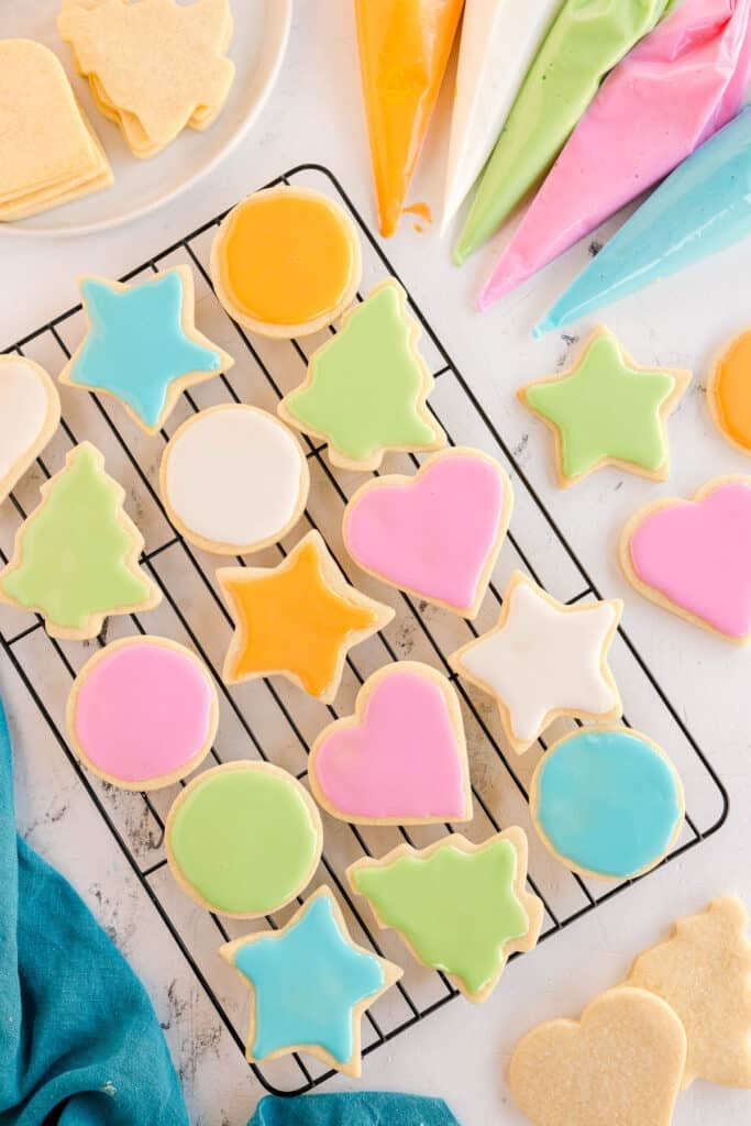 Iced sugar cookies on a cooling rack.